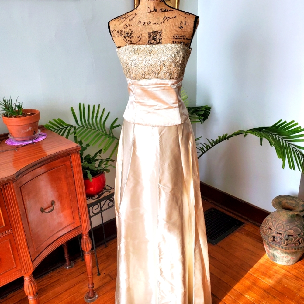 BARI JAY DESIGNER Royal Gold Formal